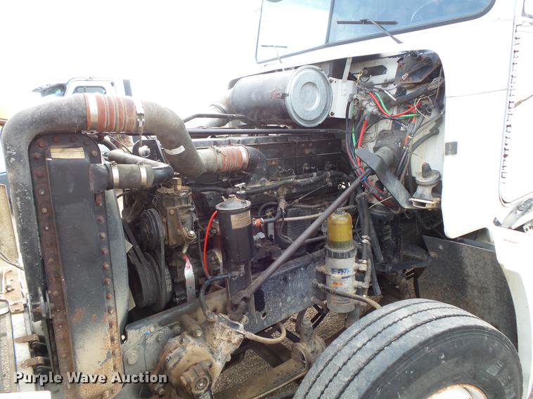 image for item EA9689 1995 Freightliner FLD semi truck