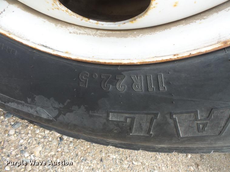 image for item EA9689 1995 Freightliner FLD semi truck