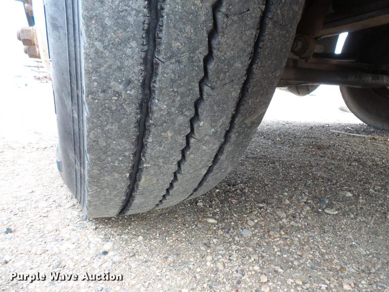 image for item EA9689 1995 Freightliner FLD semi truck