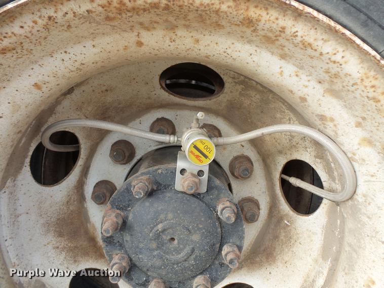 image for item EA9689 1995 Freightliner FLD semi truck