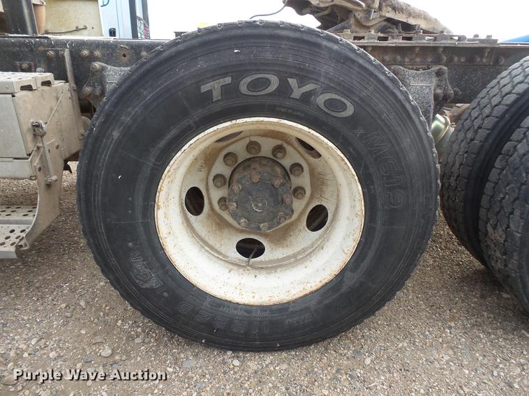 image for item EA9689 1995 Freightliner FLD semi truck