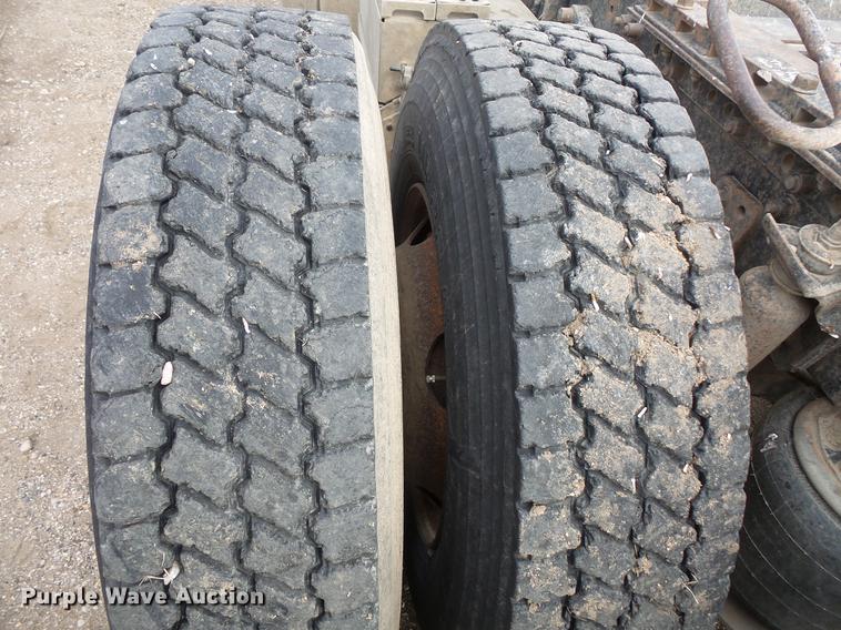 image for item EA9689 1995 Freightliner FLD semi truck