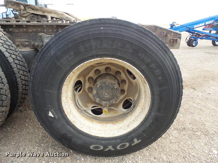 image for item EA9689 1995 Freightliner FLD semi truck