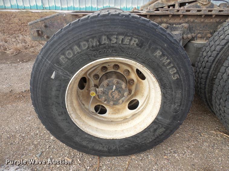 image for item EA9689 1995 Freightliner FLD semi truck