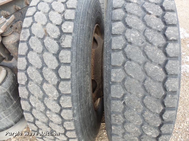 image for item EA9689 1995 Freightliner FLD semi truck