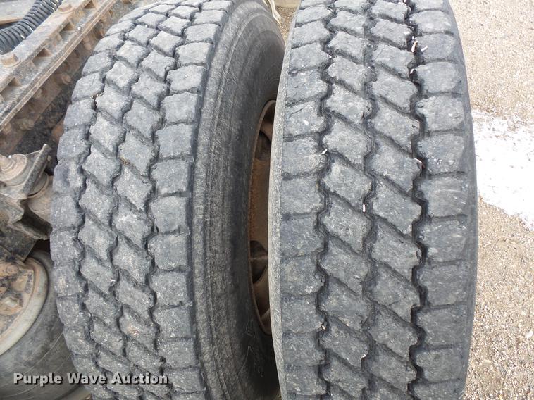 image for item EA9689 1995 Freightliner FLD semi truck