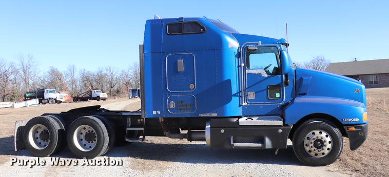 image for item EC9402 1999 Kenworth T600B semi truck