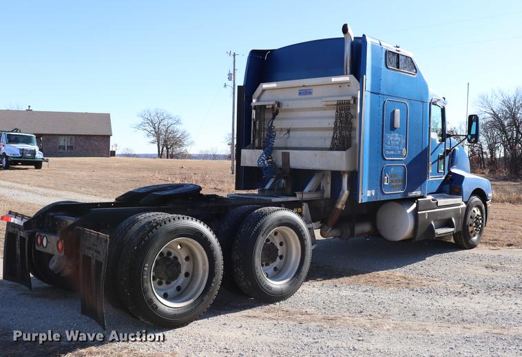 image for item EC9402 1999 Kenworth T600B semi truck