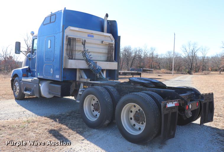 image for item EC9402 1999 Kenworth T600B semi truck