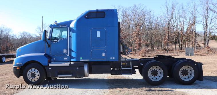 image for item EC9402 1999 Kenworth T600B semi truck