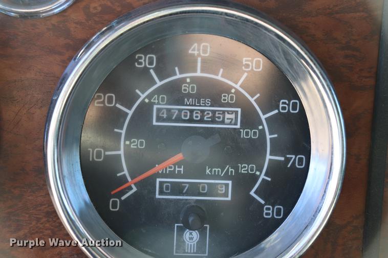 image for item EC9402 1999 Kenworth T600B semi truck