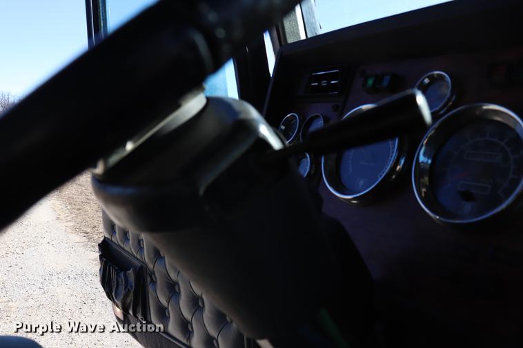 image for item EC9402 1999 Kenworth T600B semi truck