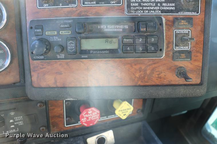 image for item EC9402 1999 Kenworth T600B semi truck