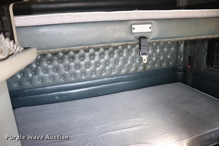 image for item EC9402 1999 Kenworth T600B semi truck