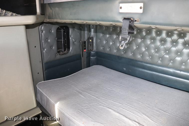 image for item EC9402 1999 Kenworth T600B semi truck