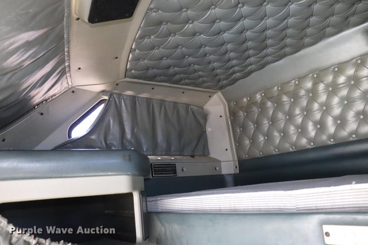 image for item EC9402 1999 Kenworth T600B semi truck