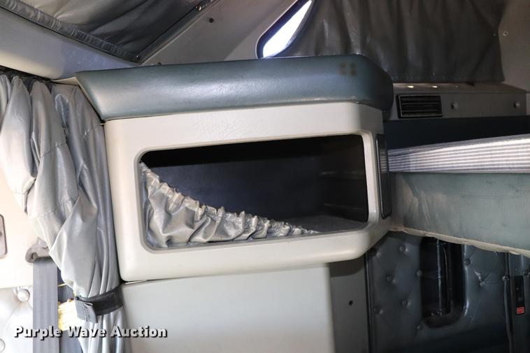 image for item EC9402 1999 Kenworth T600B semi truck