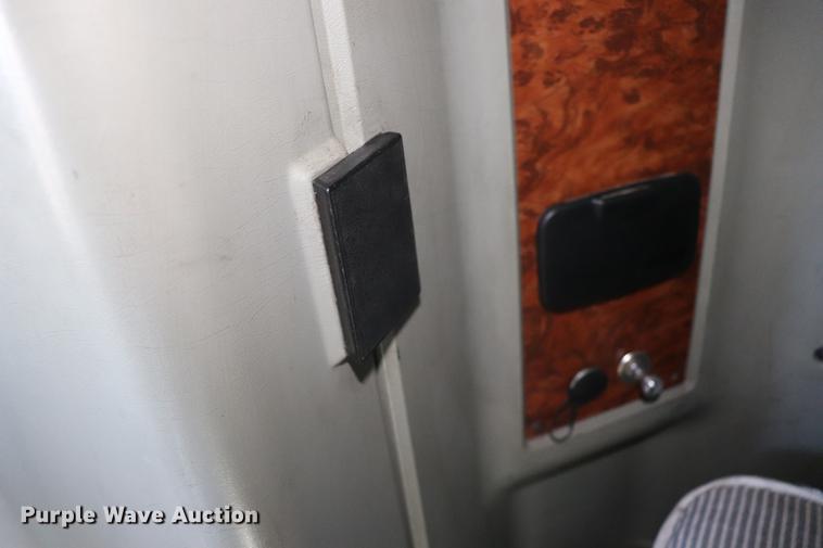 image for item EC9402 1999 Kenworth T600B semi truck