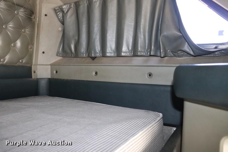 image for item EC9402 1999 Kenworth T600B semi truck