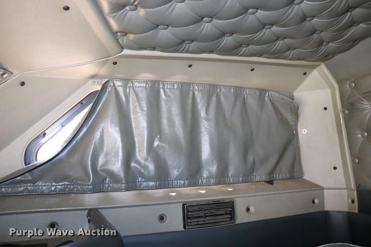 image for item EC9402 1999 Kenworth T600B semi truck