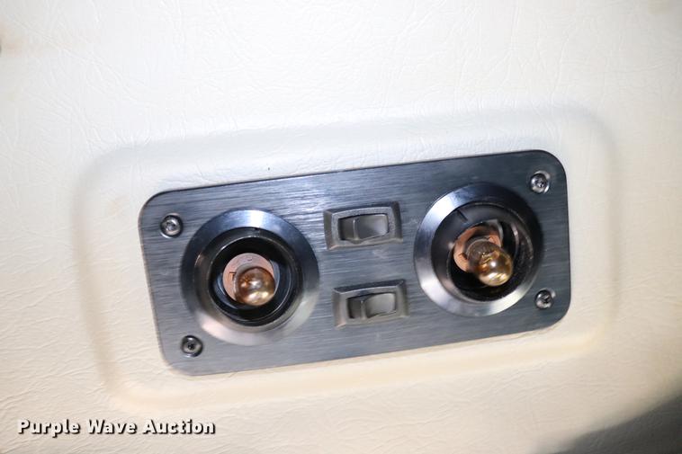 image for item EC9402 1999 Kenworth T600B semi truck