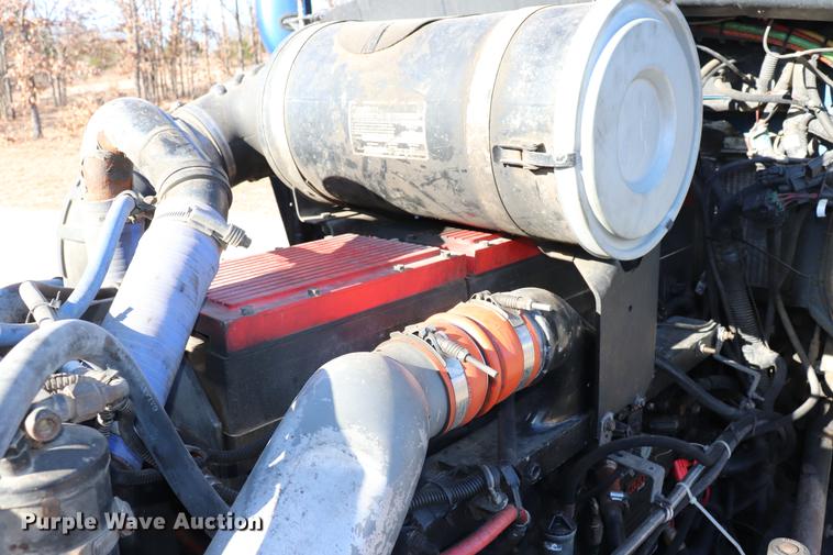 image for item EC9402 1999 Kenworth T600B semi truck