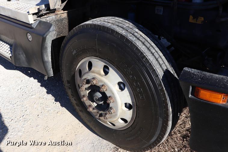 image for item EC9402 1999 Kenworth T600B semi truck