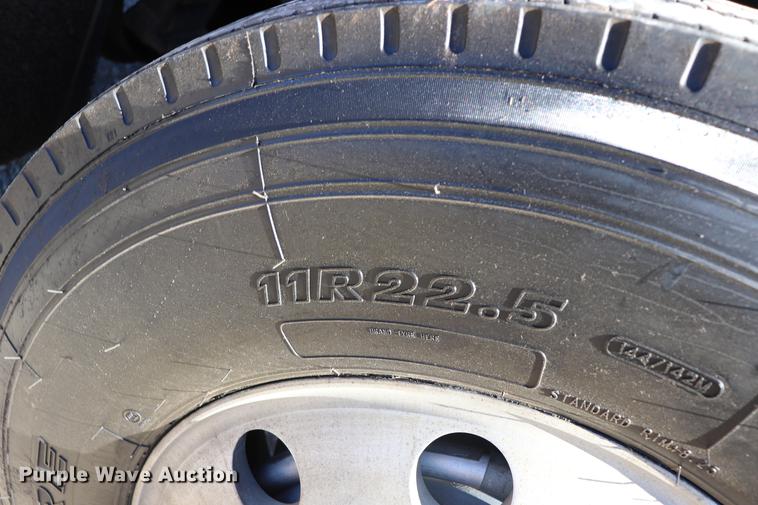 image for item EC9402 1999 Kenworth T600B semi truck