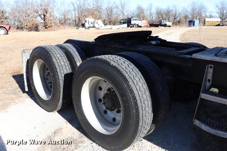 image for item EC9402 1999 Kenworth T600B semi truck