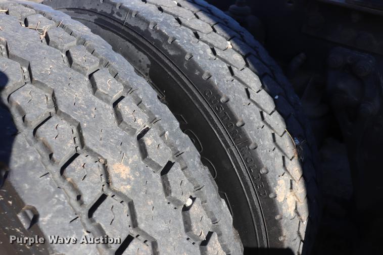 image for item EC9402 1999 Kenworth T600B semi truck