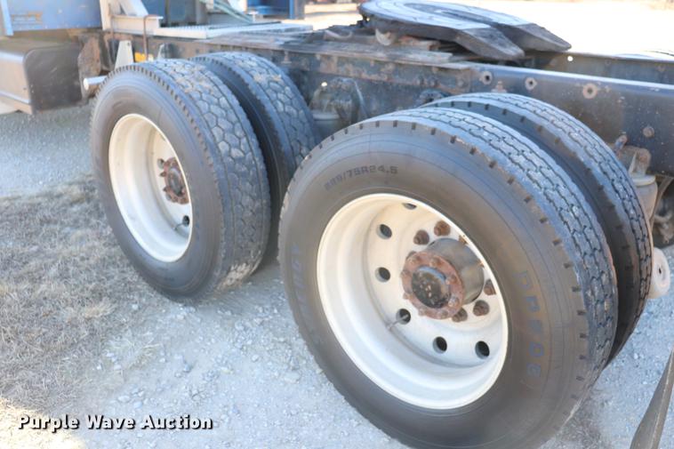 image for item EC9402 1999 Kenworth T600B semi truck