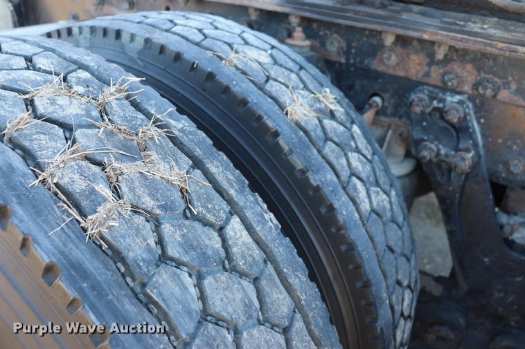 image for item EC9402 1999 Kenworth T600B semi truck