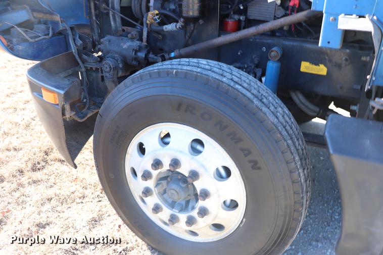 image for item EC9402 1999 Kenworth T600B semi truck