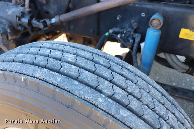 image for item EC9402 1999 Kenworth T600B semi truck