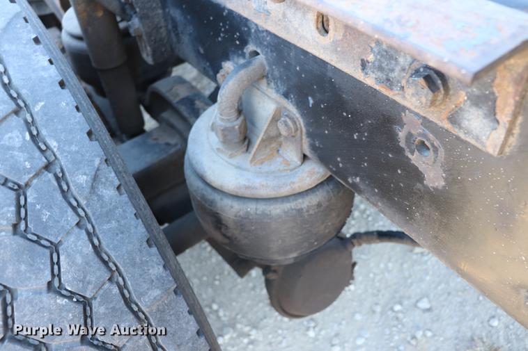 image for item EC9402 1999 Kenworth T600B semi truck