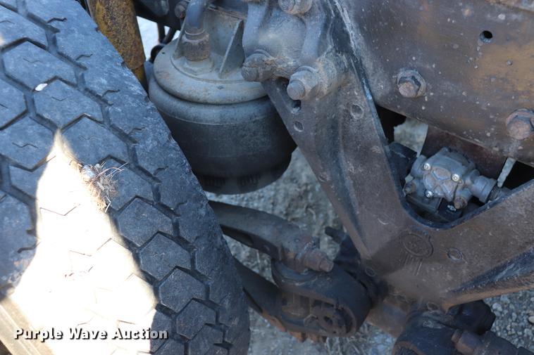 image for item EC9402 1999 Kenworth T600B semi truck