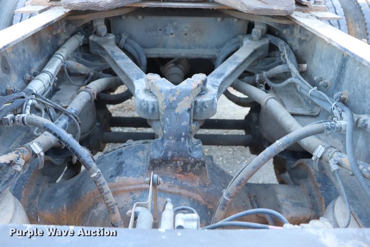 image for item EC9402 1999 Kenworth T600B semi truck