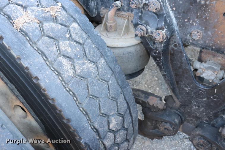 image for item EC9402 1999 Kenworth T600B semi truck