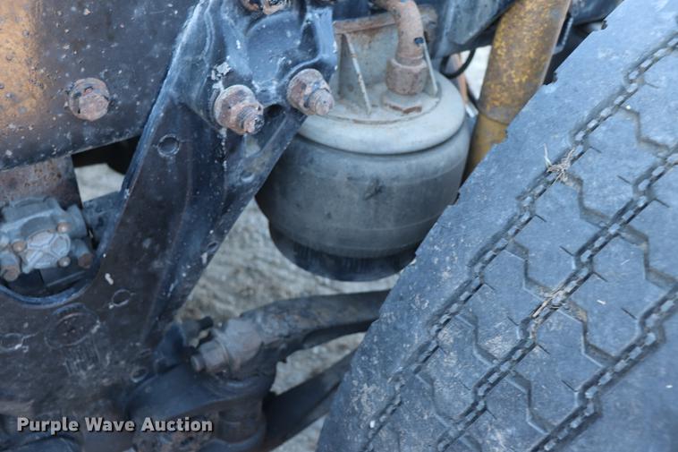 image for item EC9402 1999 Kenworth T600B semi truck