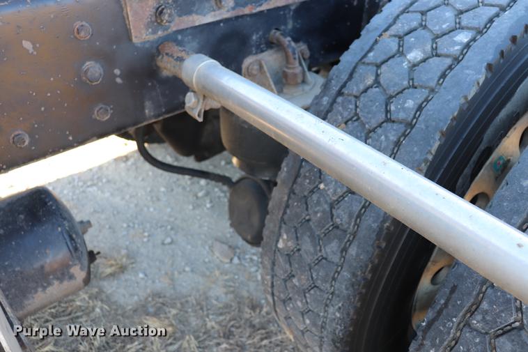 image for item EC9402 1999 Kenworth T600B semi truck