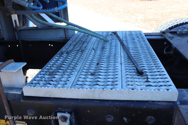 image for item EC9402 1999 Kenworth T600B semi truck