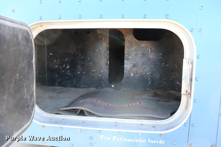 image for item EC9402 1999 Kenworth T600B semi truck