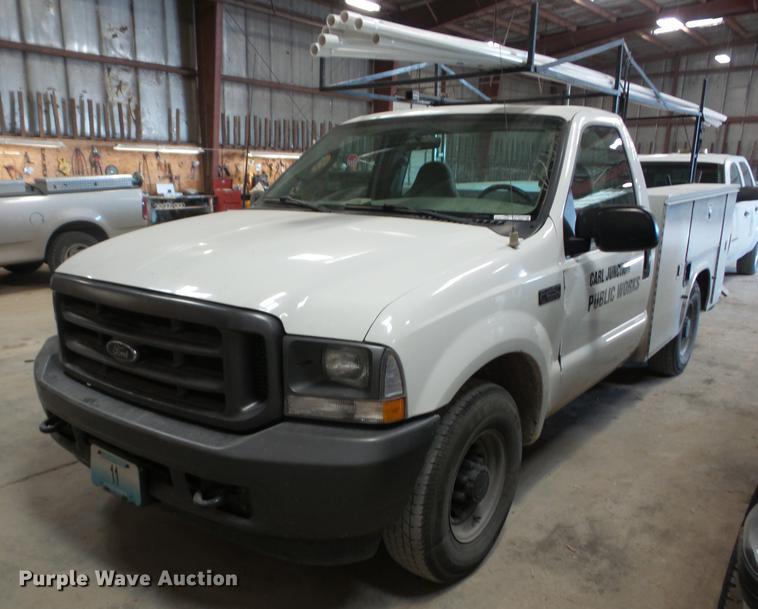 image for item AY9607 2003 Ford F250 Super Duty utility bed pickup truck