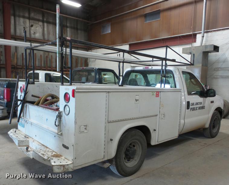 image for item AY9607 2003 Ford F250 Super Duty utility bed pickup truck