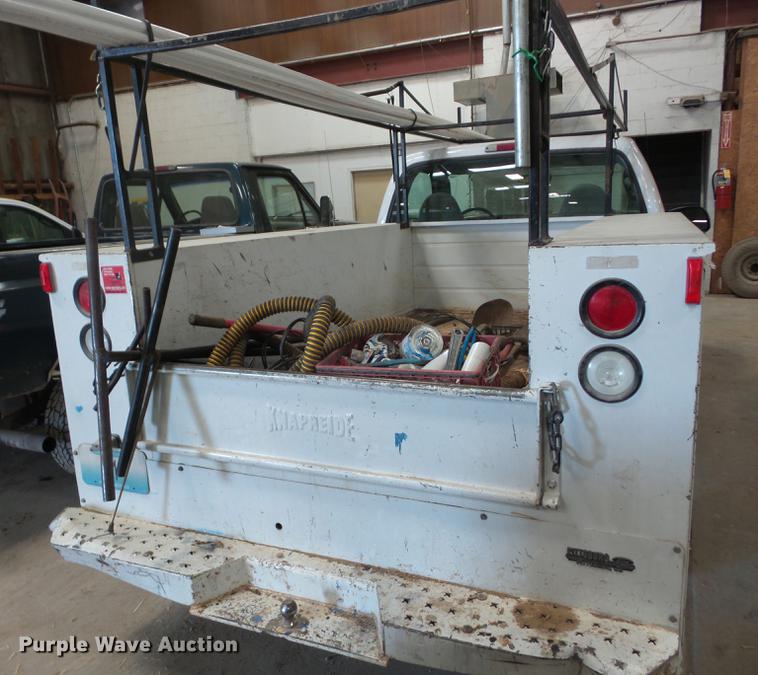 image for item AY9607 2003 Ford F250 Super Duty utility bed pickup truck