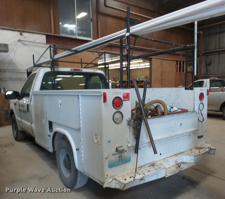 image for item AY9607 2003 Ford F250 Super Duty utility bed pickup truck