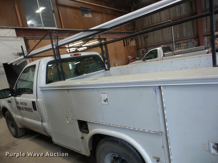 image for item AY9607 2003 Ford F250 Super Duty utility bed pickup truck