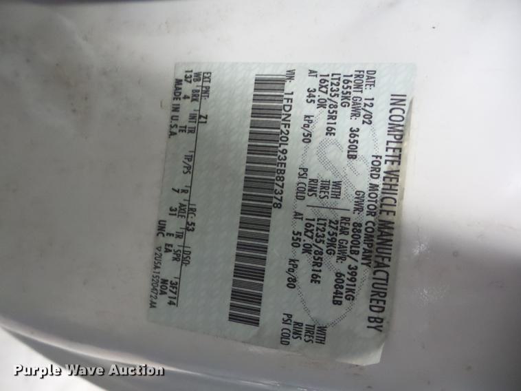 image for item AY9607 2003 Ford F250 Super Duty utility bed pickup truck