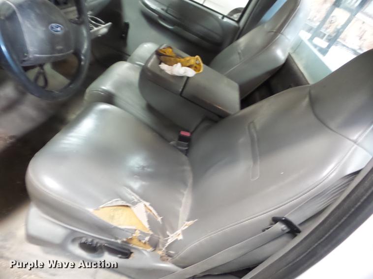 image for item AY9607 2003 Ford F250 Super Duty utility bed pickup truck