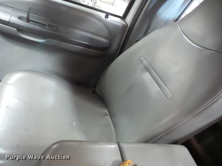 image for item AY9607 2003 Ford F250 Super Duty utility bed pickup truck